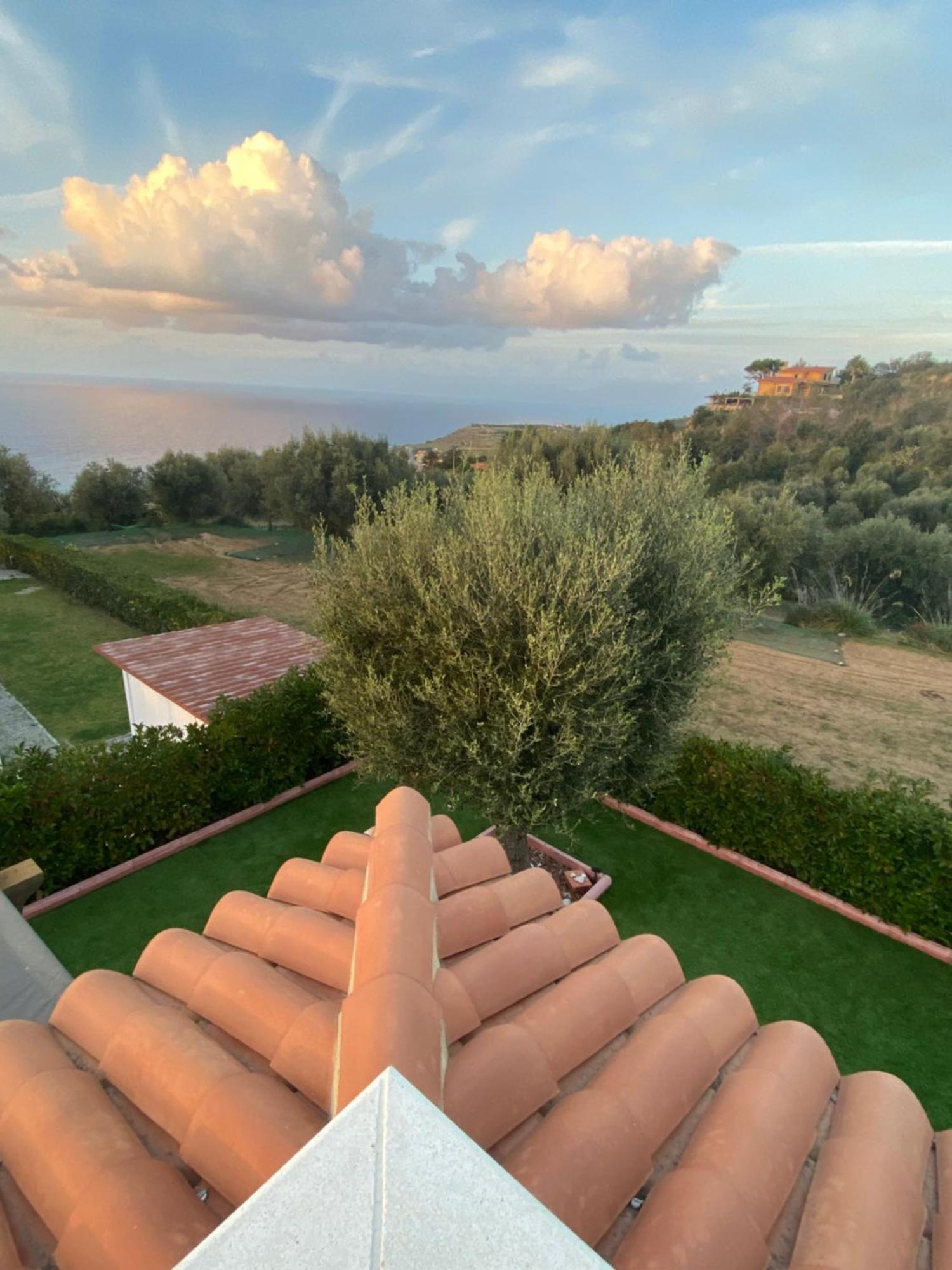 Villa Nove - Residence Dei Fiori Дзамброне Екстериор снимка
