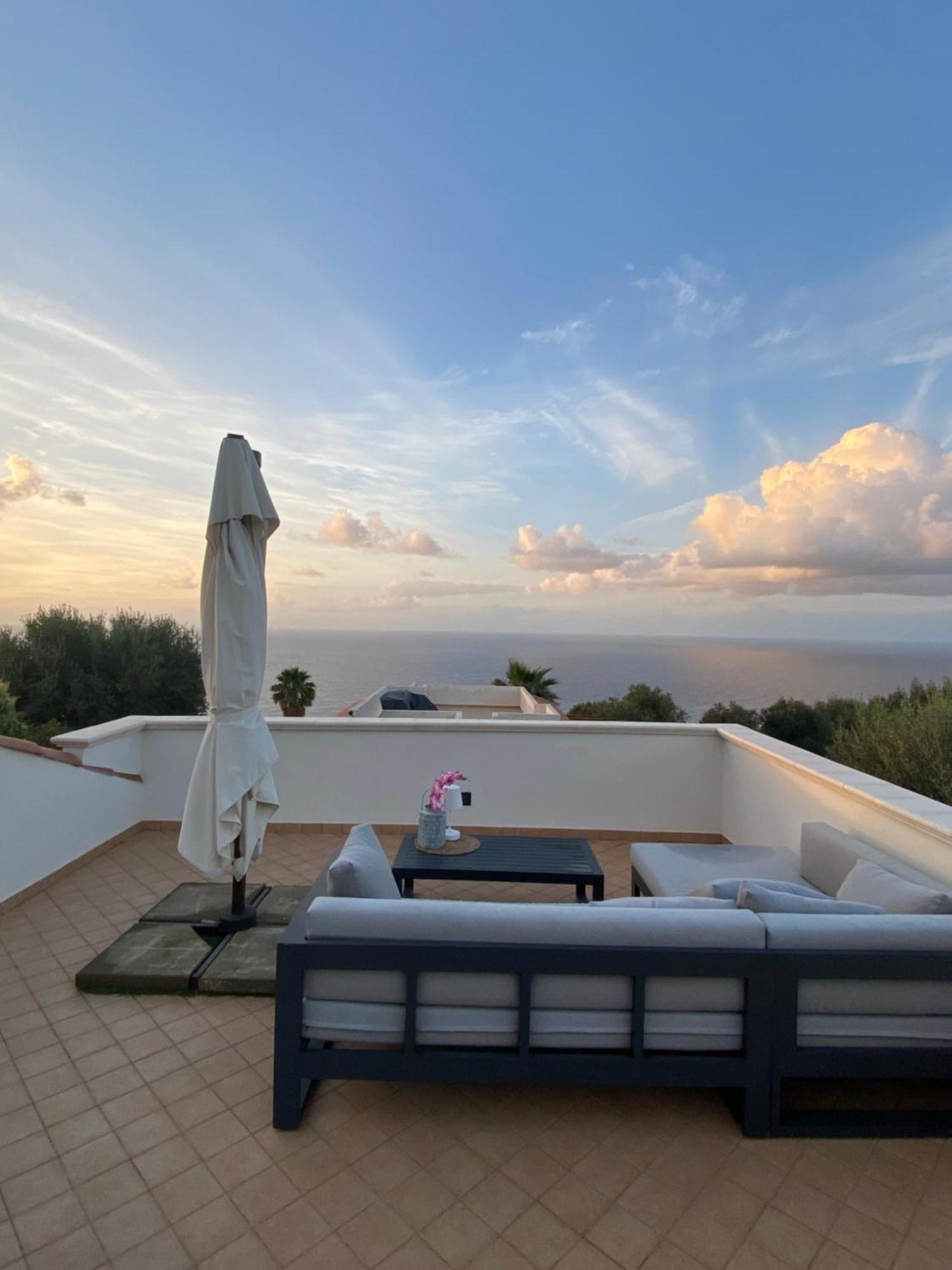 Villa Nove - Residence Dei Fiori Дзамброне Екстериор снимка
